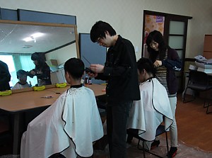 센터 이용자 대상으로 이미용 실시하였습니다.