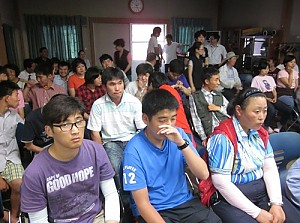 허도령 연극 관람