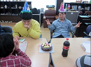 도움반 이용자 생일축하행사(조대휘, 강정빈)