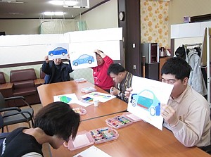 도움반 미술활동(자동차 도안 색칠하기)