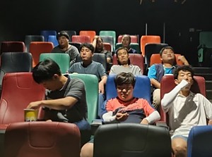 자립반 영화관람