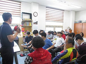 소화기 작동 및 화재 시 대피훈련 실시