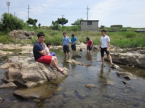 6월 도움반 일상생활훈련(냇가이용, 골뱅이 잡기) 실시