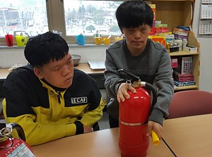 화재예방(소화기 작동) 및 대피훈련 실시